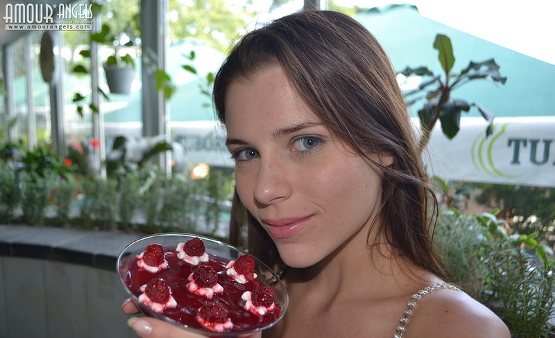 Полина, 24 года, 0 размер груди